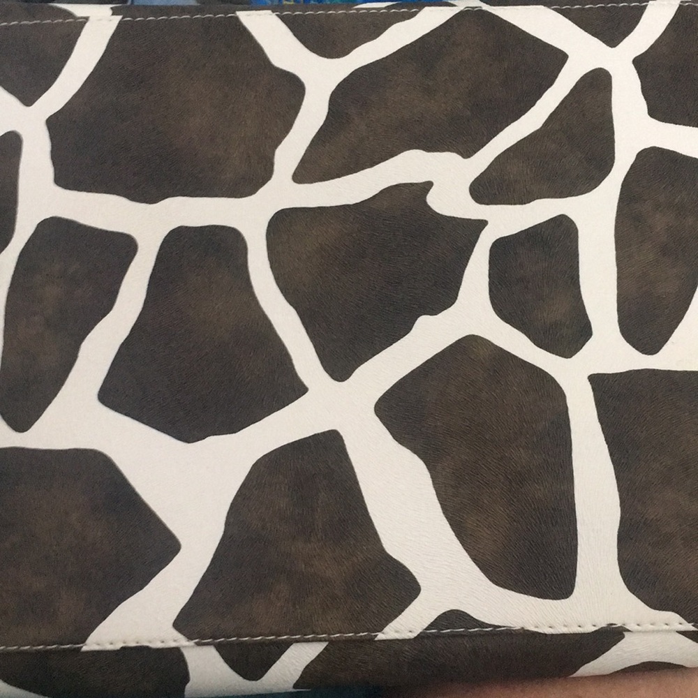 Giraffe Patterned Bag - image 5